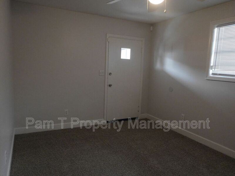 633 W 35th St - Photo 6 of 17