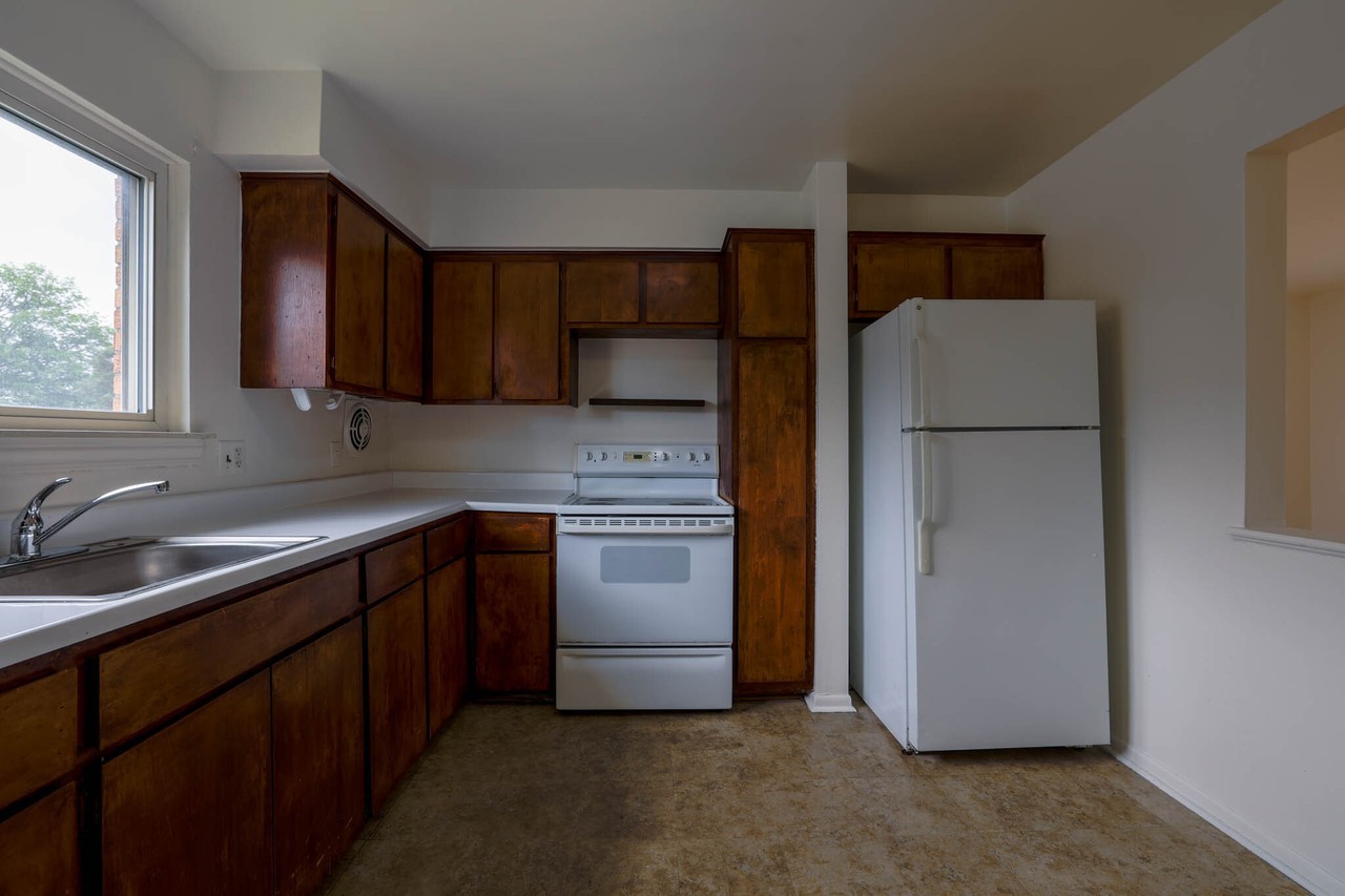 29250 Longview Avenue - Photo 2 of 8