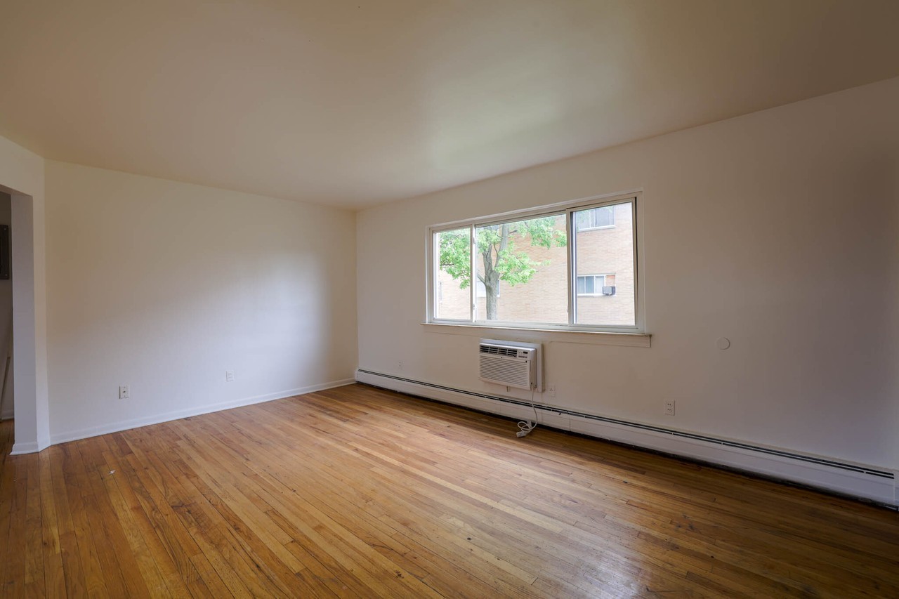 29250 Longview Avenue - Photo 3 of 8