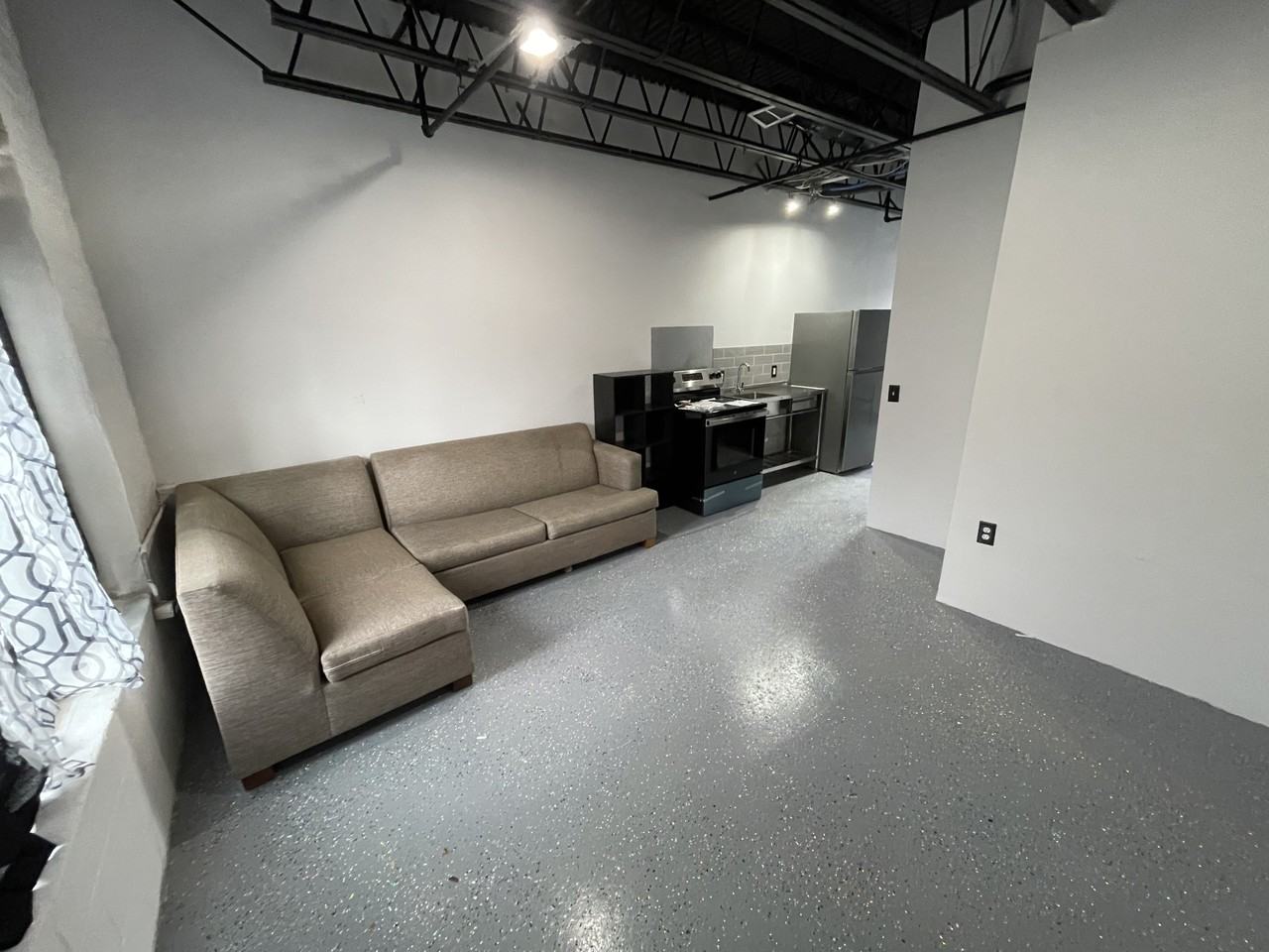 21 South Pershing Avenue - Photo 2 of 13