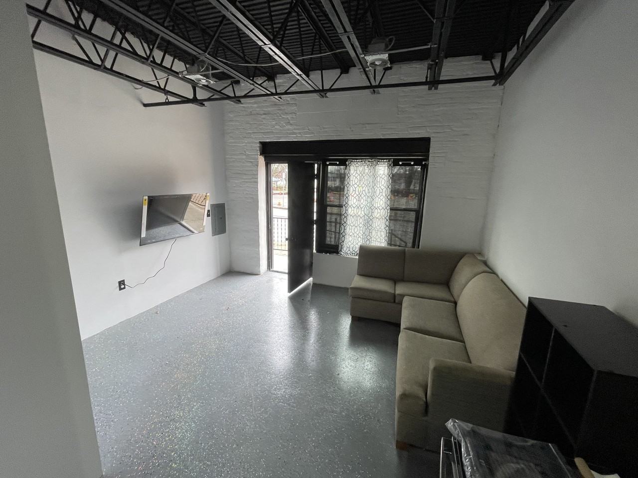 21 South Pershing Avenue - Photo 3 of 13