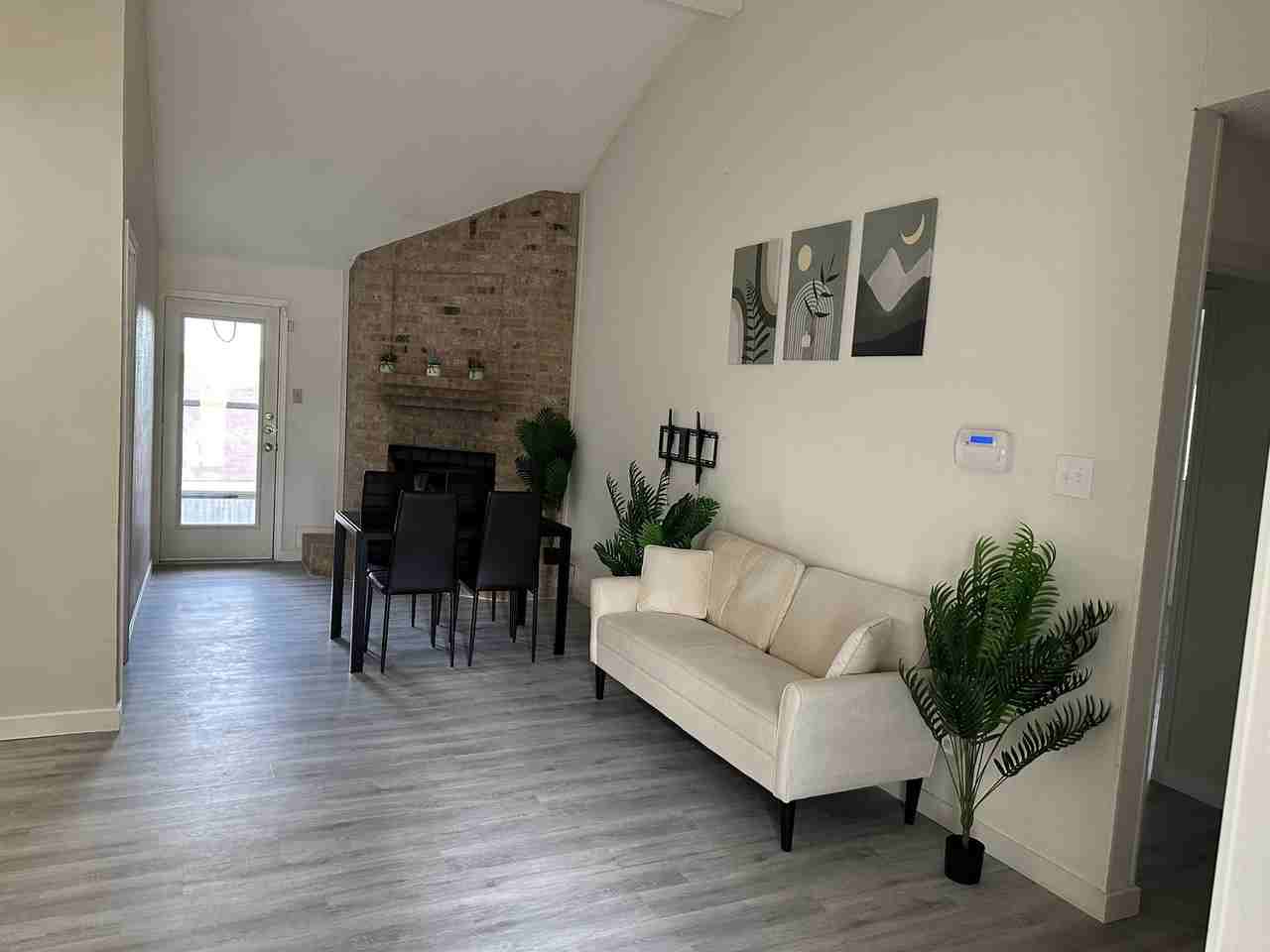 2600 Shasta Court - Photo 3 of 9