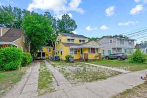 featured image of 3530 Admiral Dr