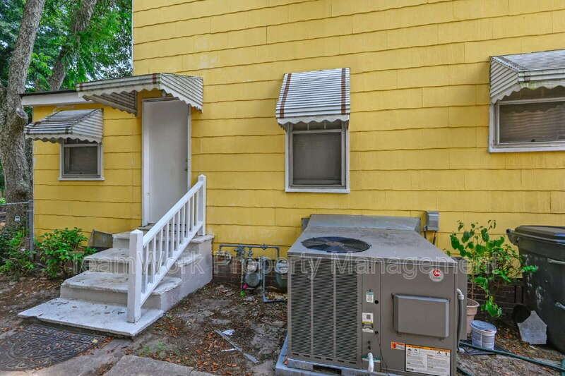 3530 Admiral Dr - Photo 3 of 13
