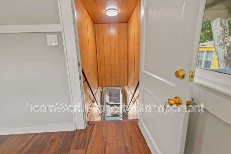 3530 Admiral Dr - Photo 4 of 13