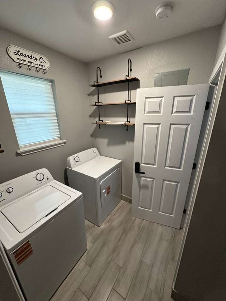 1516 Milmo Drive - Photo 3 of 6