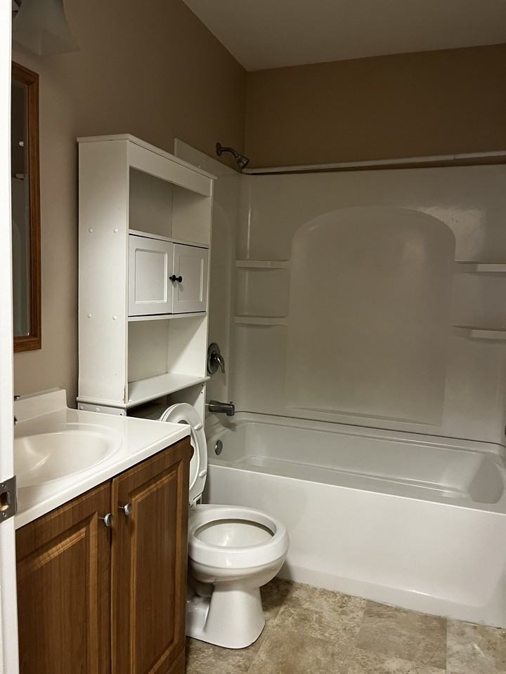 Elm Drive - Loyal - Photo 4 of 22