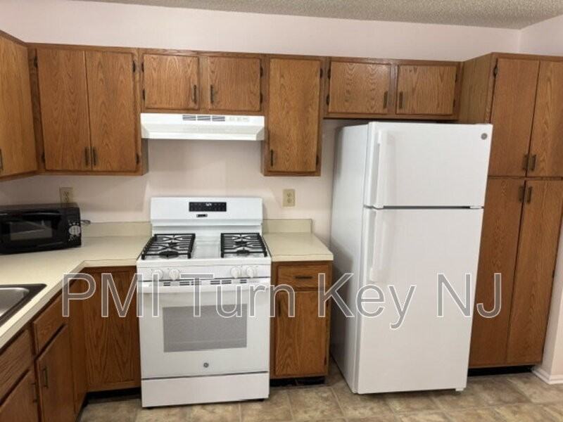 133 Tulip Ln - Photo 4 of 18