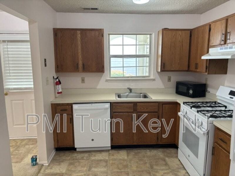 133 Tulip Ln - Photo 5 of 18