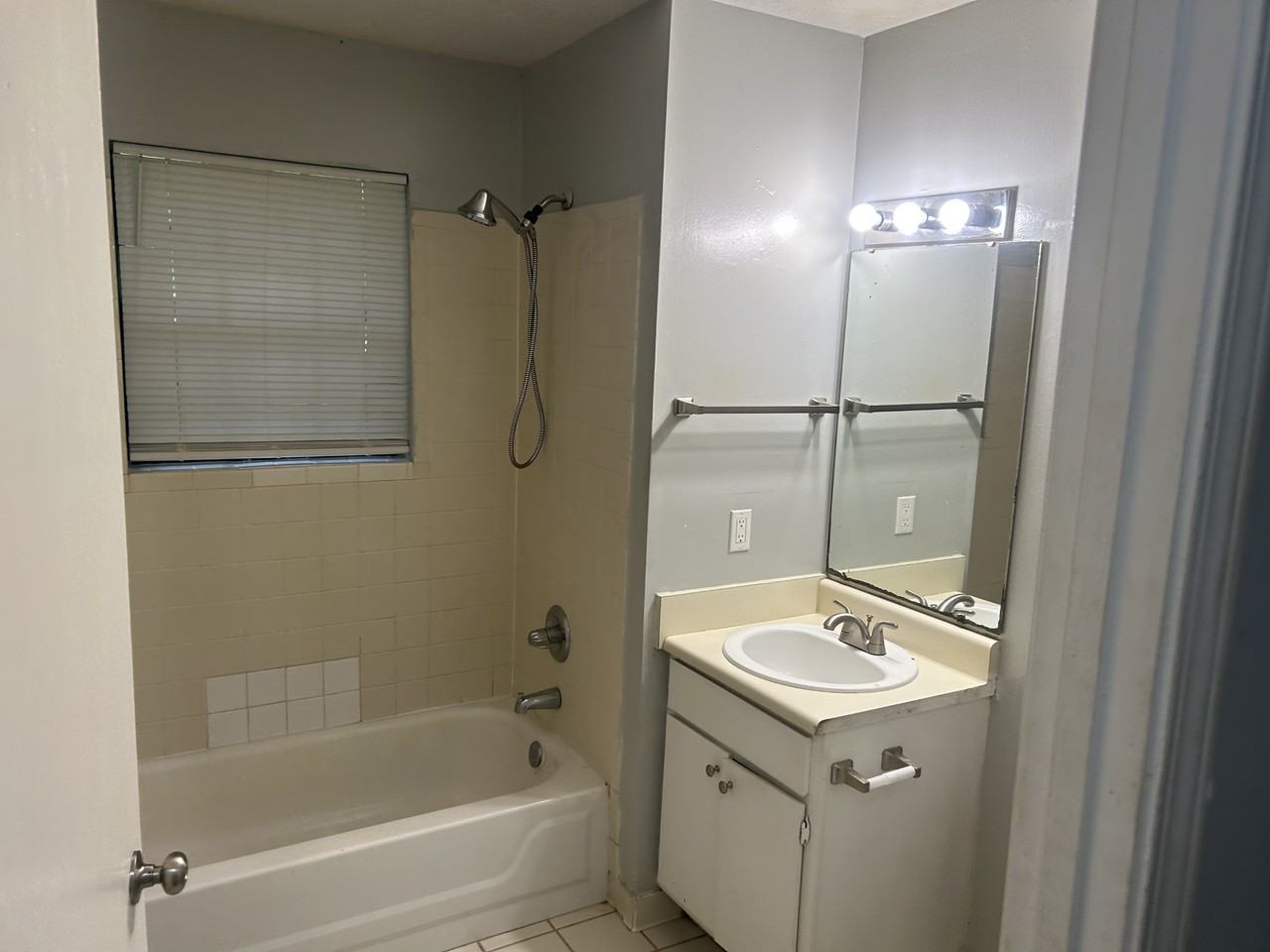833 West Edgemont Avenue - Photo 6 of 7