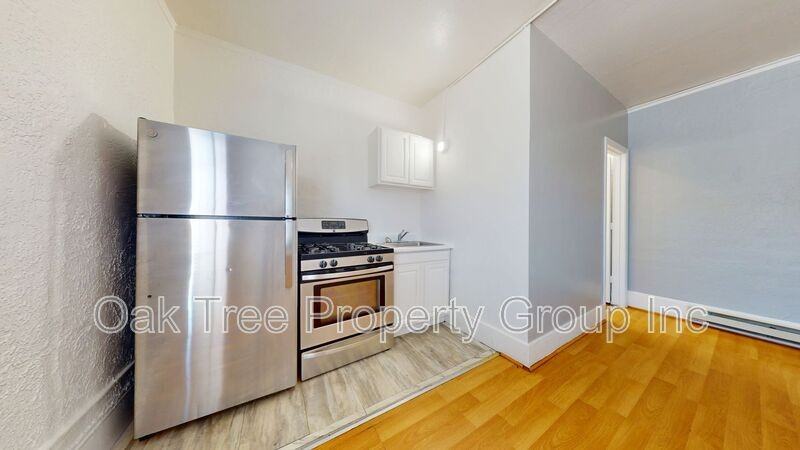134 E 16th St #11 - Photo 5 of 14
