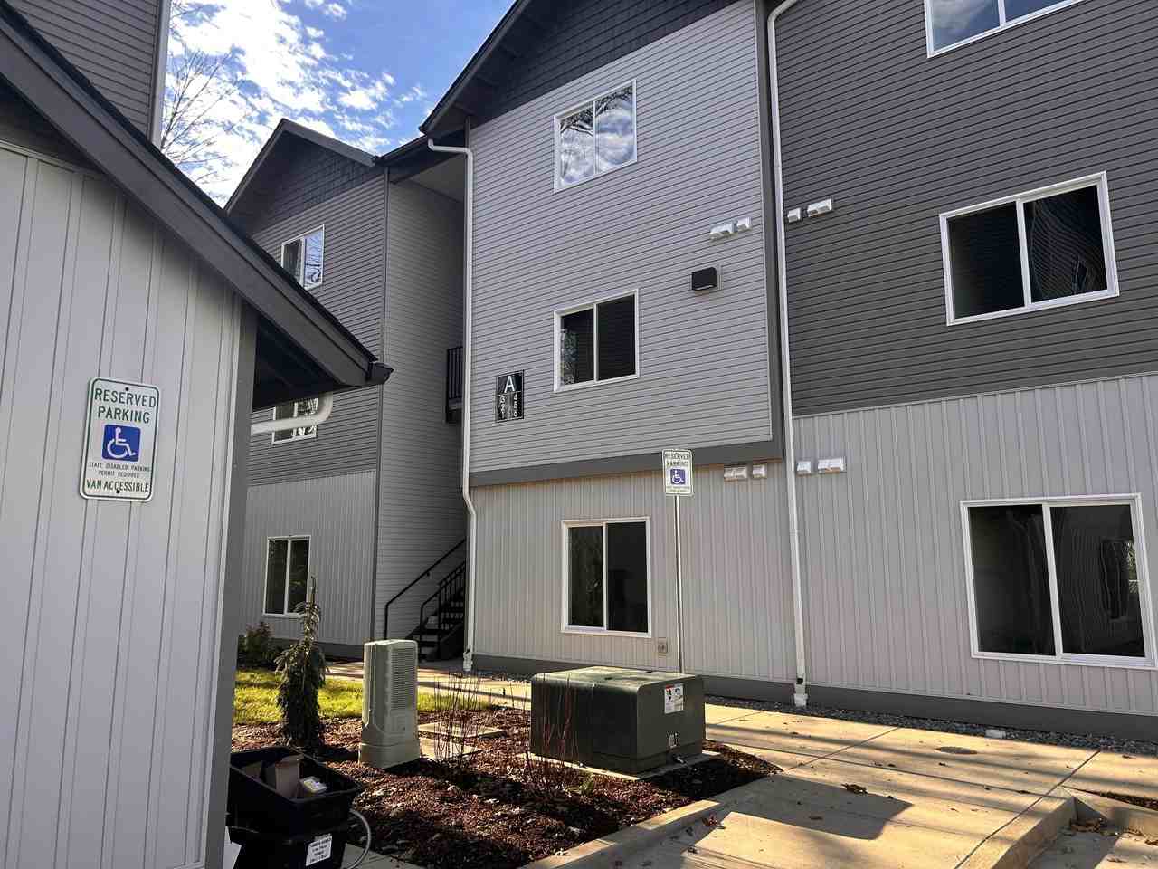415 Southwest 20th Avenue - Photo 2 of 10