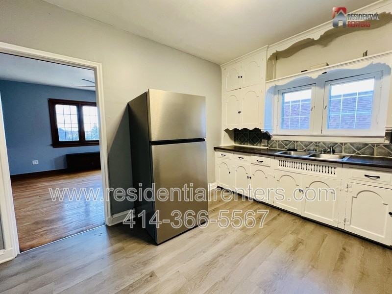 1029 W Morgan Ave - Photo 4 of 8