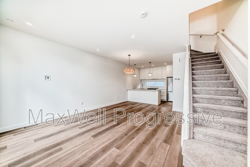 11113 51 St Nw #MAIN - Photo 5 of 38