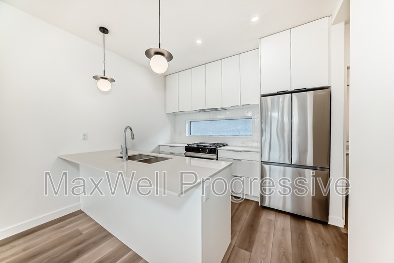 11113 51 St Nw #MAIN - Photo 7 of 38