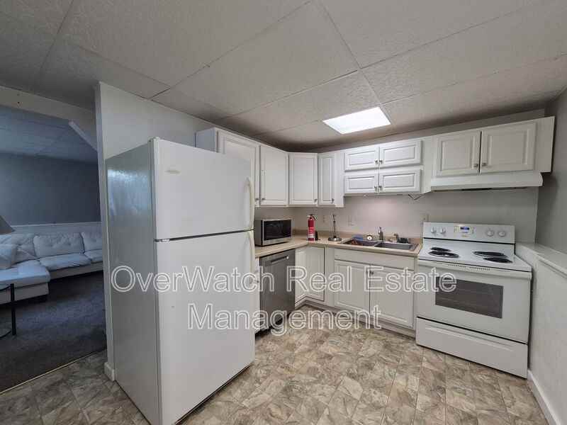 429 Creekside St #B - Photo 4 of 12
