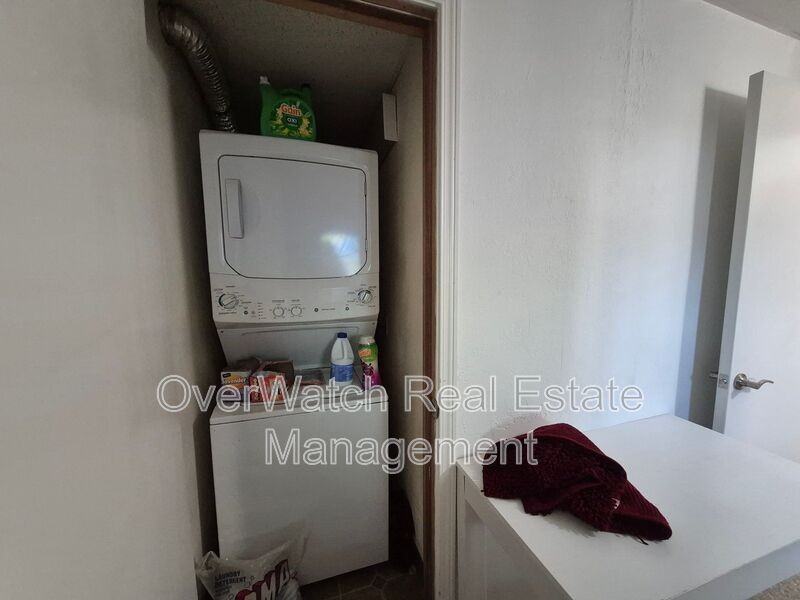 429 Creekside St #B - Photo 7 of 12