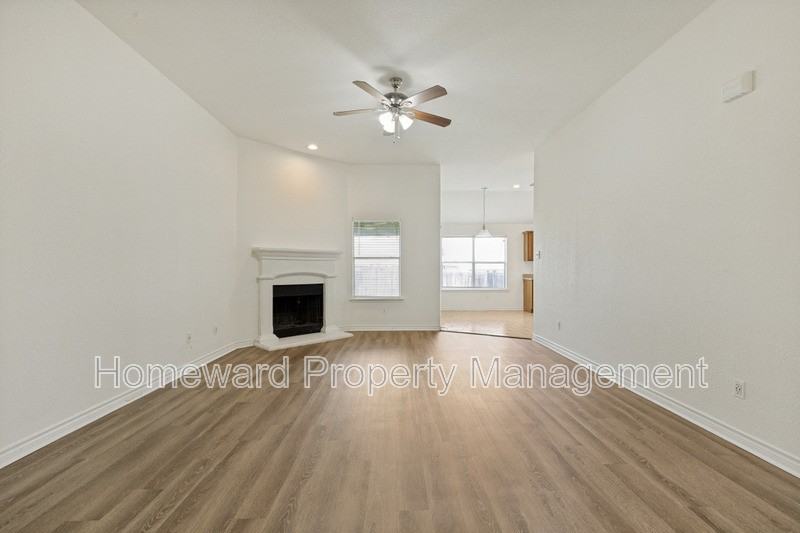 900 San Felipe Trl - Photo 2 of 12