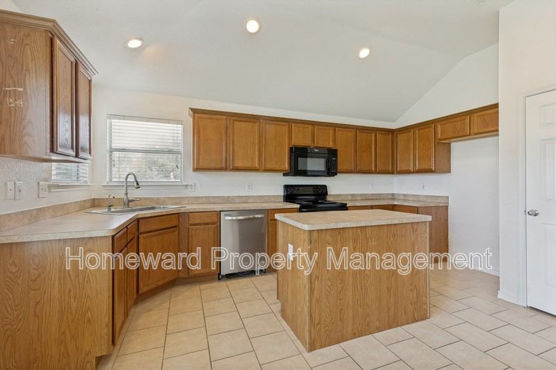 900 San Felipe Trl - Photo 5 of 12
