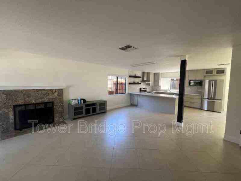2247 Atrisco Cir - Photo 2 of 7
