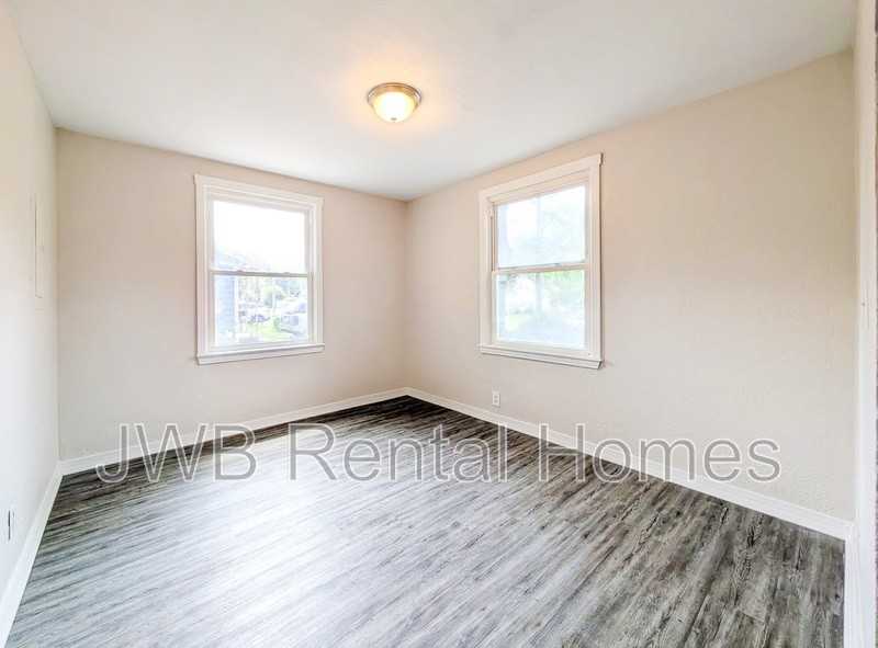 4623 Hercules Ave - Photo 6 of 14