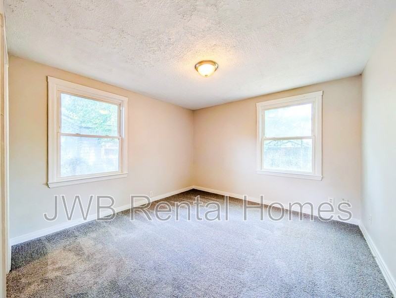 4623 Hercules Ave - Photo 7 of 14