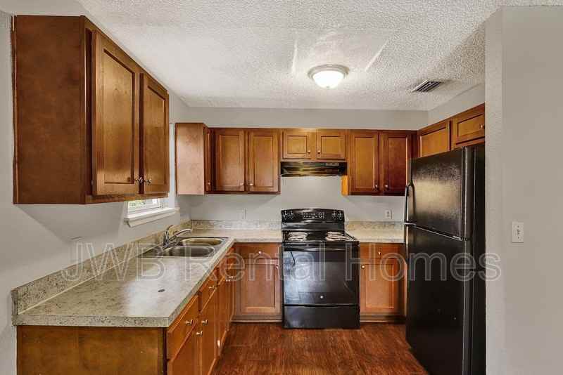 2069 Talladega Rd - Photo 2 of 19