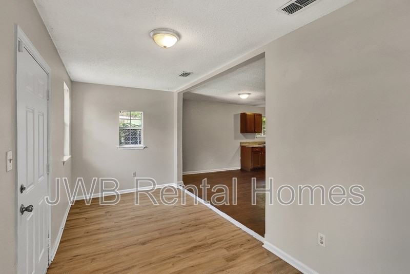 2069 Talladega Rd - Photo 4 of 19