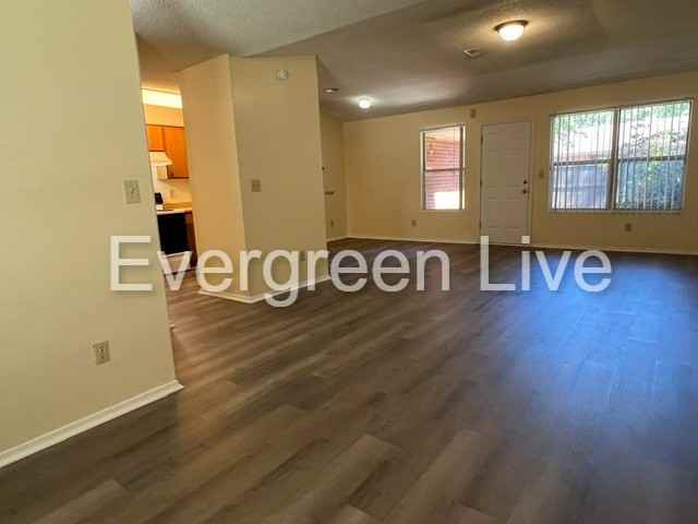 110 Barrow Ct - Photo 4 of 22