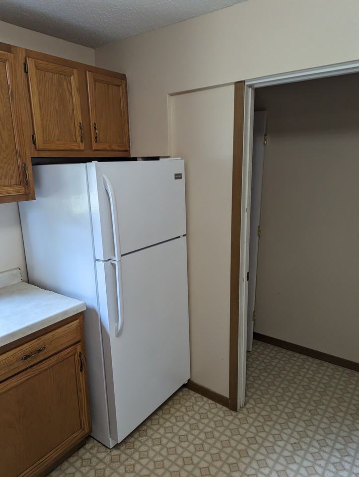 425 S Driftwood St #4 - Photo 2 of 7