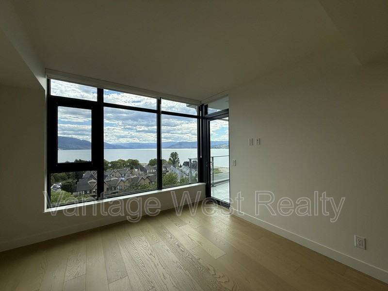 3201 Capozzi Rd - Photo 3 of 17