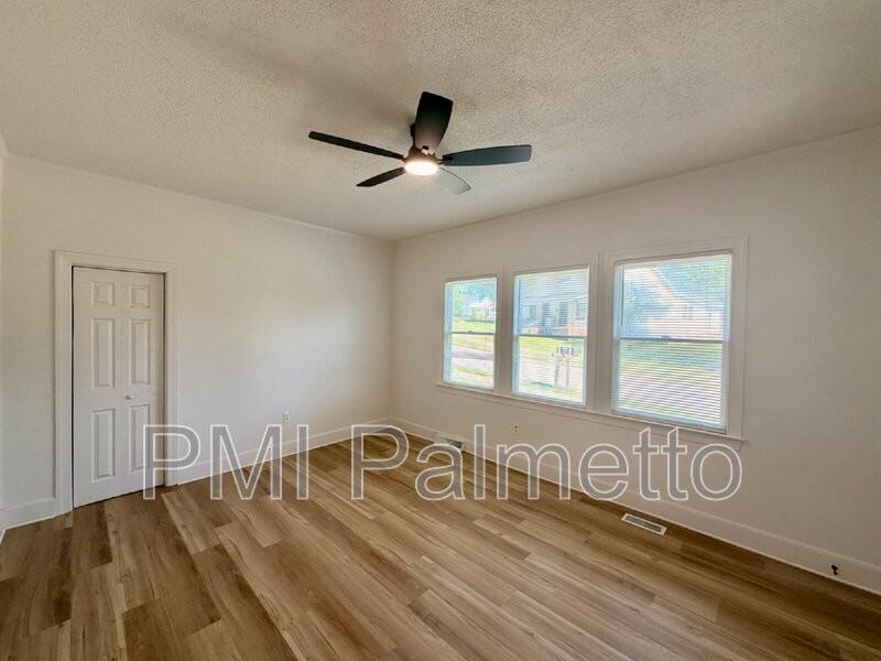 260 Eighth St #B - Photo 5 of 15