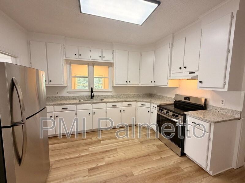 260 Eighth St #B - Photo 7 of 15