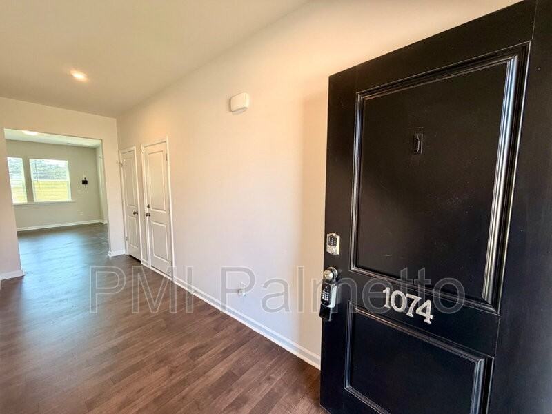 1074 Cornelia St - Photo 4 of 29