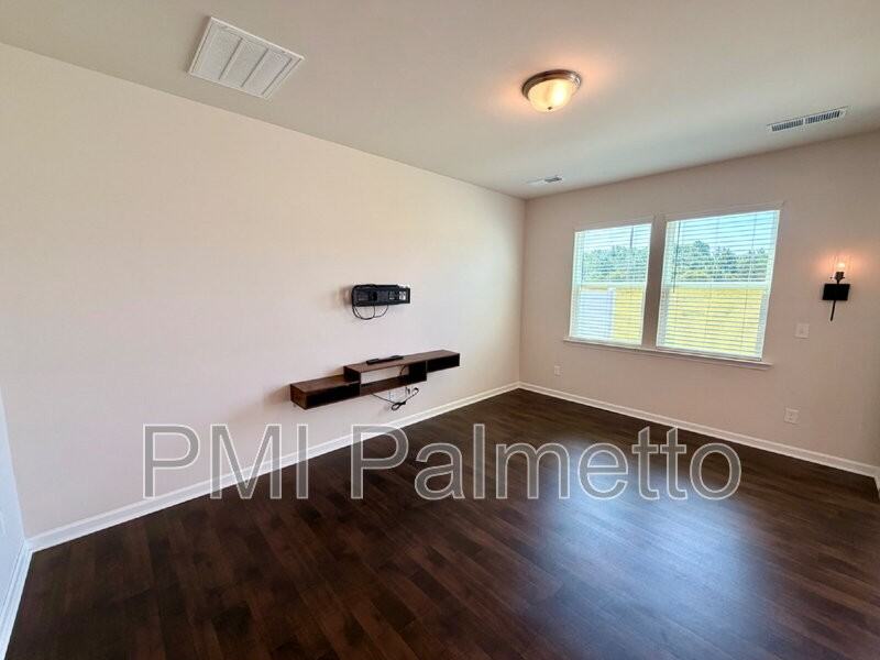 1074 Cornelia St - Photo 5 of 29