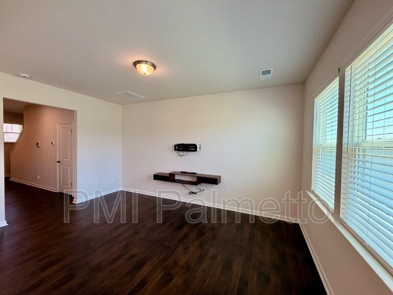 1074 Cornelia St - Photo 6 of 29