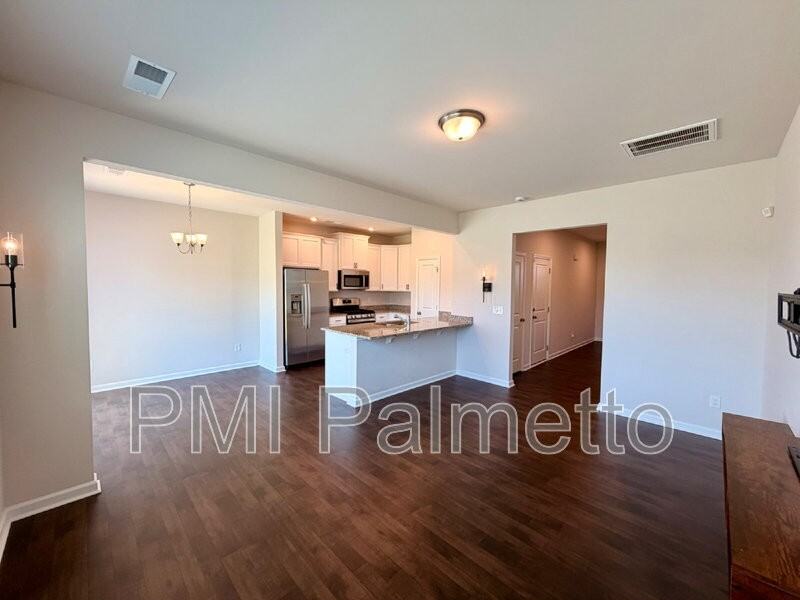1074 Cornelia St - Photo 7 of 29