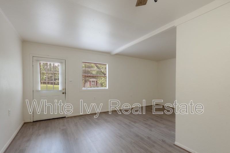712 Cline St #D - Photo 5 of 21