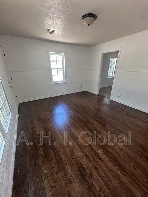 1619 Bellaire St - Photo 2 of 7