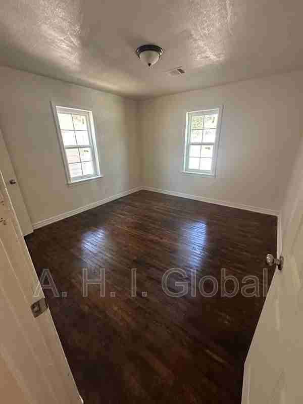 1619 Bellaire St - Photo 5 of 7