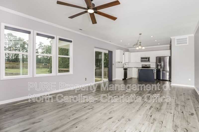 327 Silverleaf Dr - Photo 4 of 17