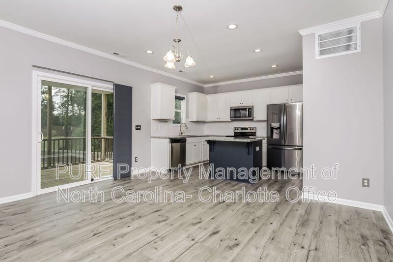 327 Silverleaf Dr - Photo 5 of 17