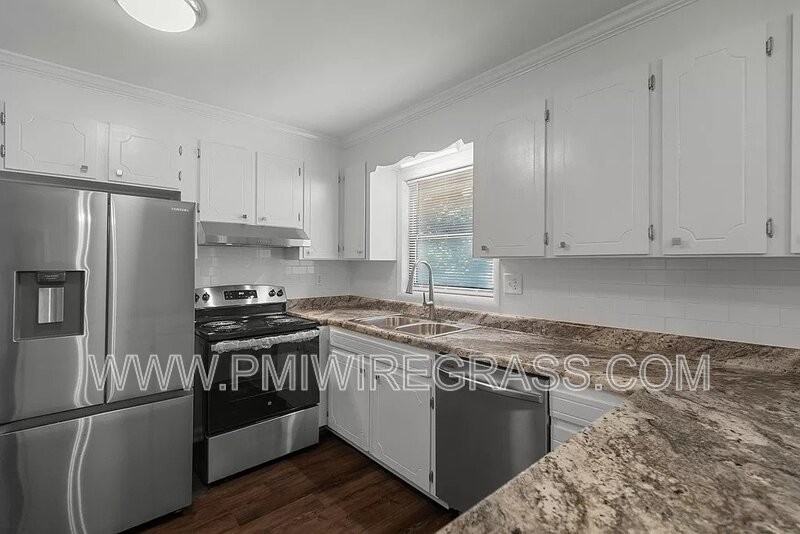 119 Sharon Ct - Photo 3 of 36