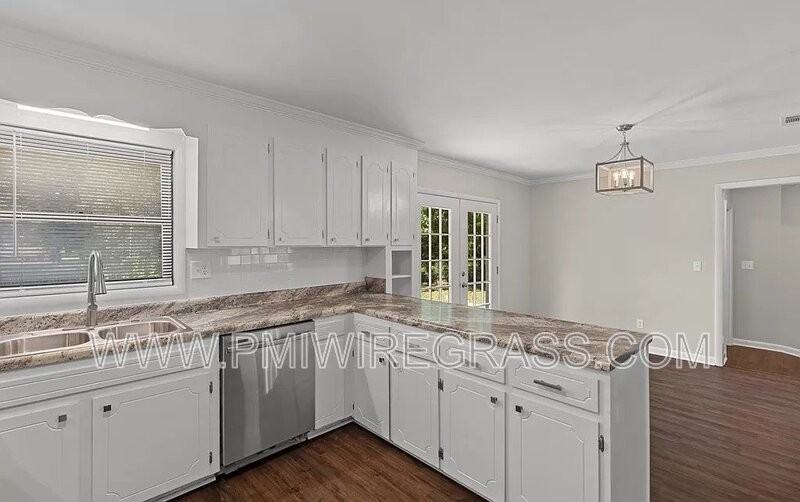 119 Sharon Ct - Photo 5 of 36