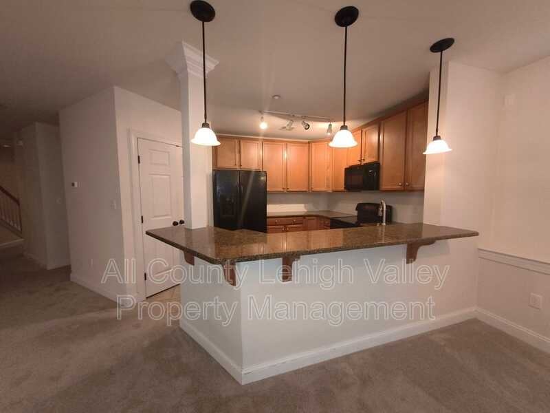 1157 Meadow Lark Way - Photo 3 of 13