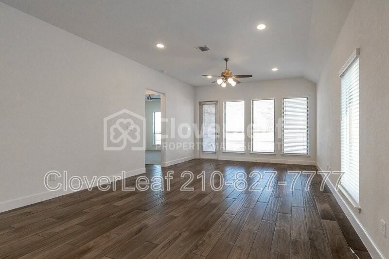 1045 Blue Oak Blvd - Photo 5 of 41