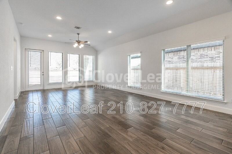 1045 Blue Oak Blvd - Photo 6 of 41