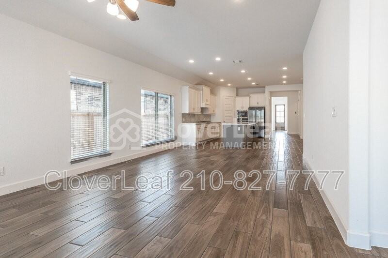 1045 Blue Oak Blvd - Photo 7 of 41