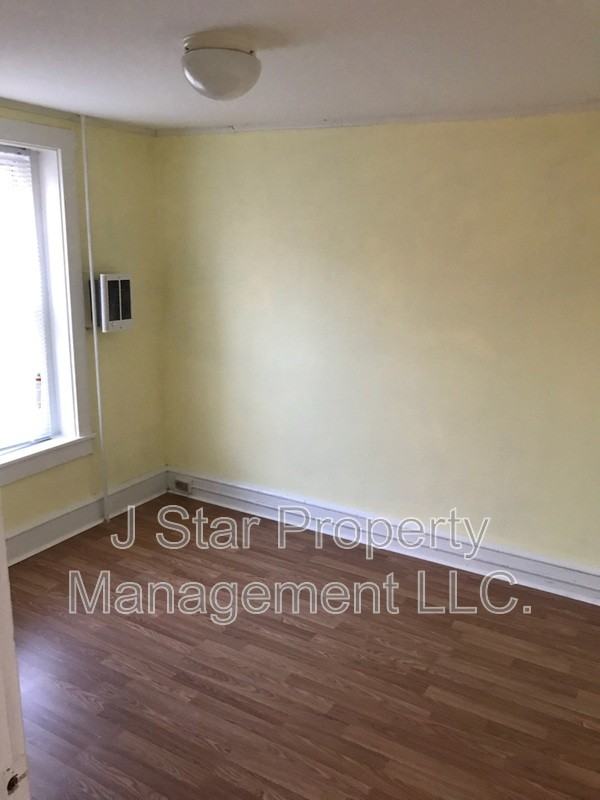 531 Robeson St - Photo 3 of 4