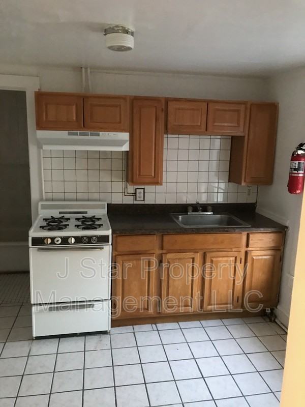 531 Robeson St - Photo 4 of 4